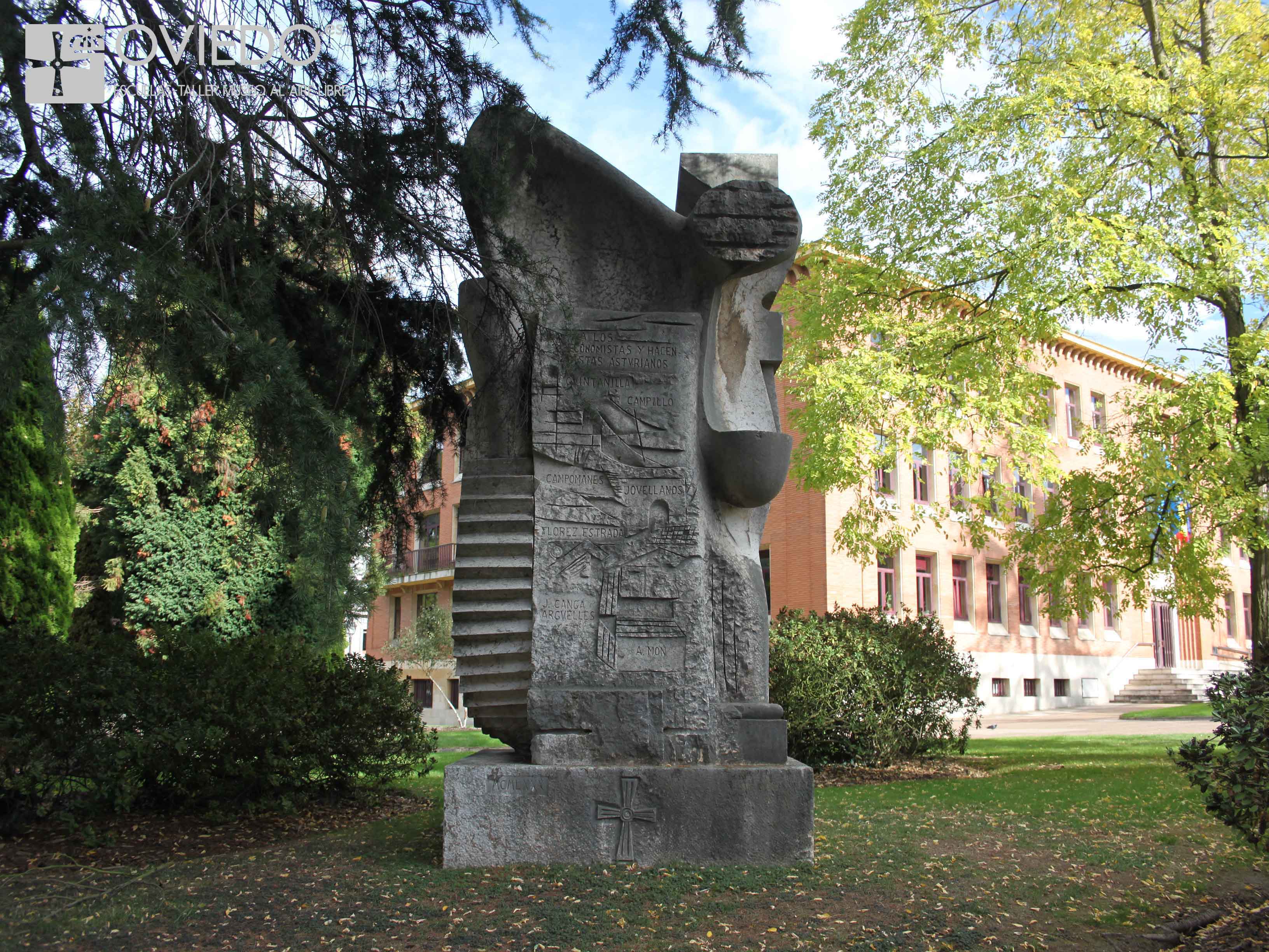 Escultura Monumento a los Hacendistas y Economistas asturianos
